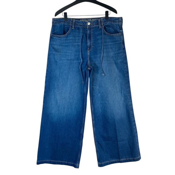 American Eagle Dreamy Drape Strigid Low-Rise Ultra Wide-Leg Jean size 12 Belted - Picture 3 of 9